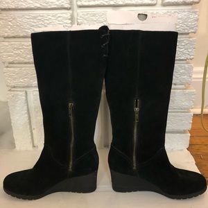 SOLD NWOT UGG Dawna Waterproof Wedge Boot 5.5